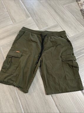 Men's Olive Cargo Shorts with Drawstring Waist